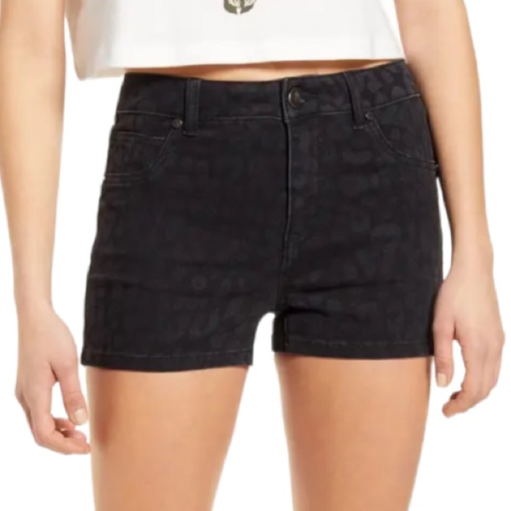 1822 Demin High Waist Tonal Cheetah Print Shorts (27)
